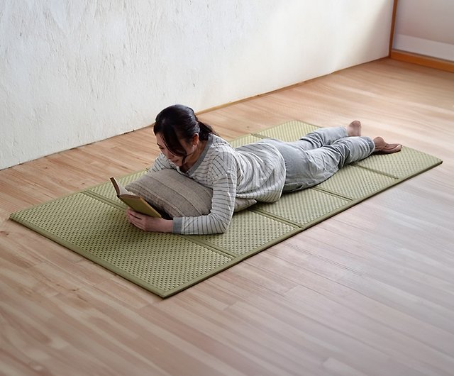 Flare - The Stylish Five-Fold Tatami Mat with Unique Essential Oil