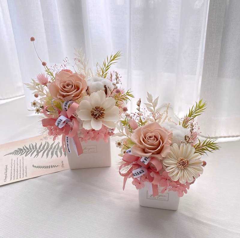 YUNYUN【Warm Color】Eternal Potted Flower M / Birthday congratulations on moving into a new home - ช่อดอกไม้แห้ง - พืช/ดอกไม้ สึชมพู