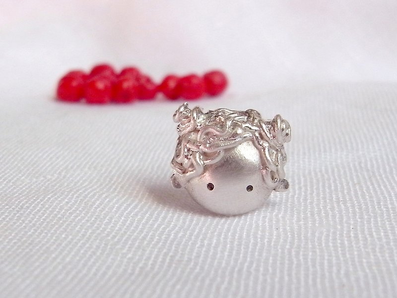 Cute Little Girl With Curly Hair--Little Cute Head --Sterling Silver--Silver Tiny Girl Head--Stud Earrings - ต่างหู - โลหะ สีเทา