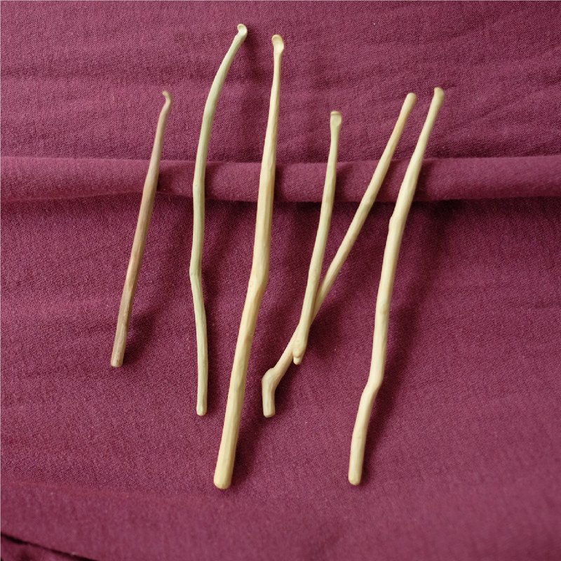 搔搔耳朵 _ 掏耳棒   |  木製小孩 - 刮痧板/臉部按摩 - 木頭 咖啡色