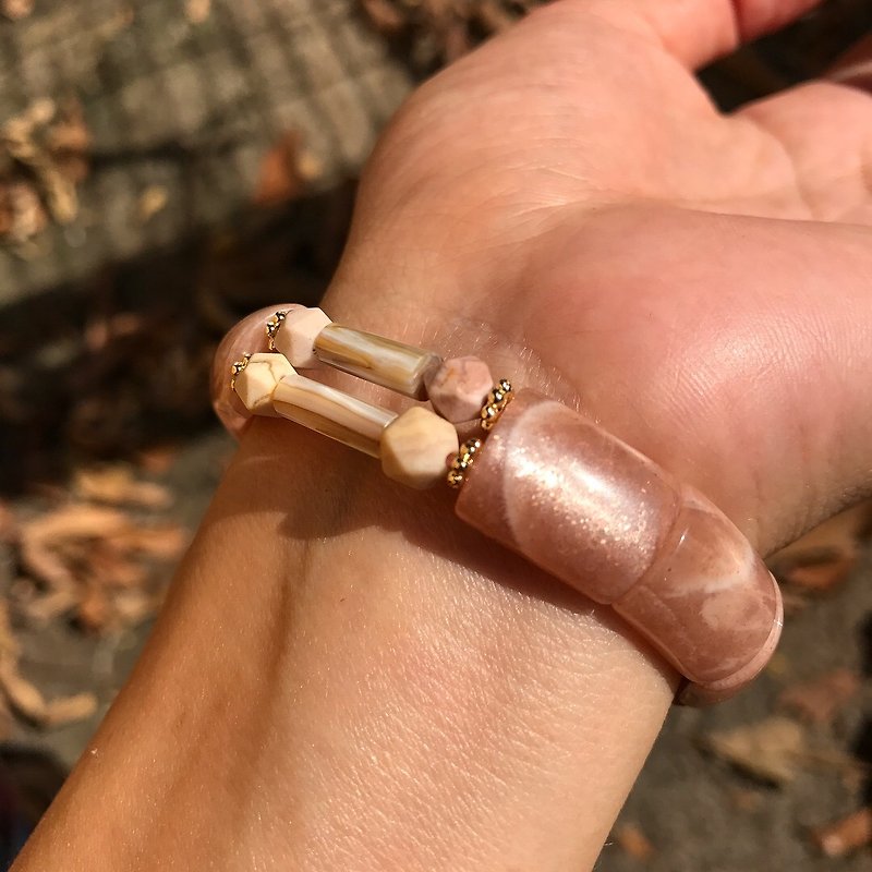 【Lost And Find】Natural sunstone bracelet - สร้อยข้อมือ - เครื่องเพชรพลอย สีดำ