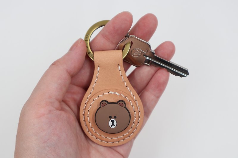 【皮革鑰匙圈】熊大卡通造型搭配原色皮革 - 鑰匙圈/鑰匙包 - 真皮 