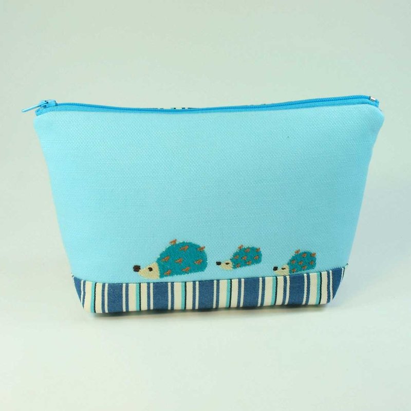 Embroidery cosmetic bag 01--Hedgehog - กระเป๋าเครื่องสำอาง - ผ้าฝ้าย/ผ้าลินิน สีน้ำเงิน
