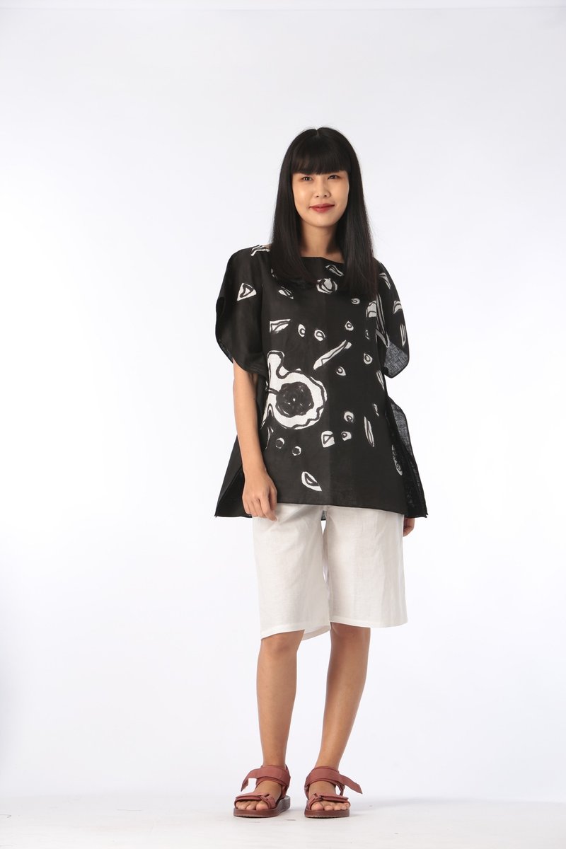 Poncho Blouse Linen Hand paint For Summer Beach Vacation - 女上衣/長袖上衣 - 棉．麻 黑色
