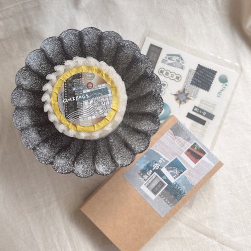 MOON コラージュノート hq720.jpg?sqp=-