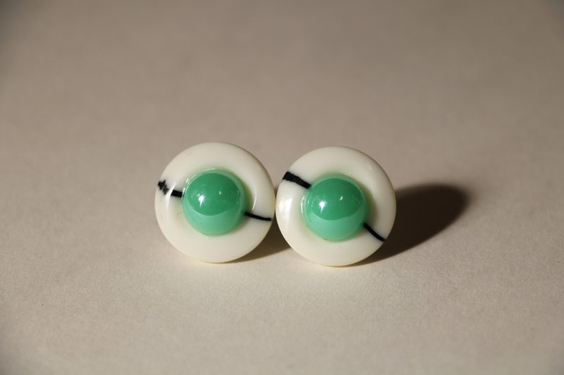 Green and White_ Handmade Earrings - ต่างหู - พลาสติก สีเขียว