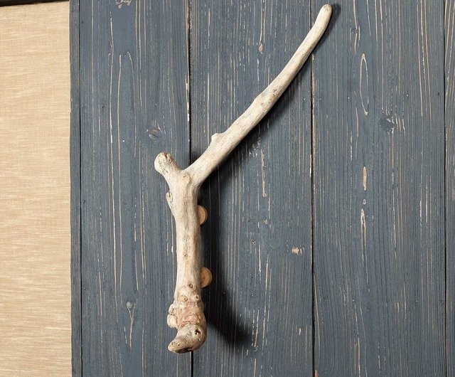 自然なデザインを生かした個性的なドアハンドル、玄関、廊下、階段など