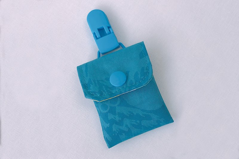 湖水藍塗鴉 - 防潑水寶貝平安符袋 - 口水肩/圍兜 - 棉．麻 藍色