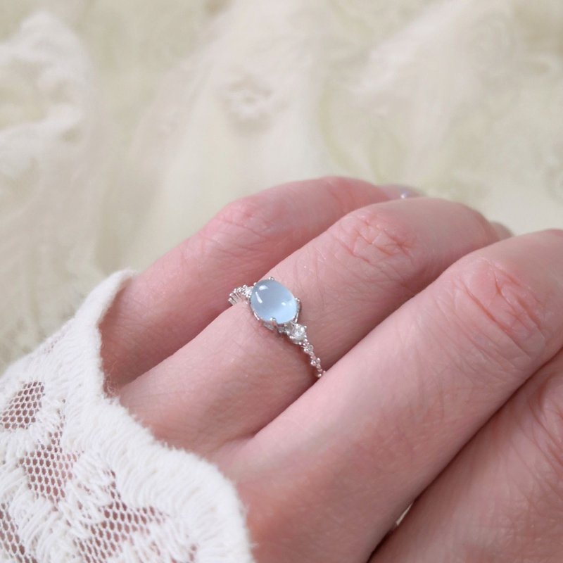 Messenger of the Sea Natural Seawater Sapphire Crystal Transparent and Soft Sky Blue Glossy Sterling Silver Ring Gift - แหวนทั่วไป - เงินแท้ สีน้ำเงิน