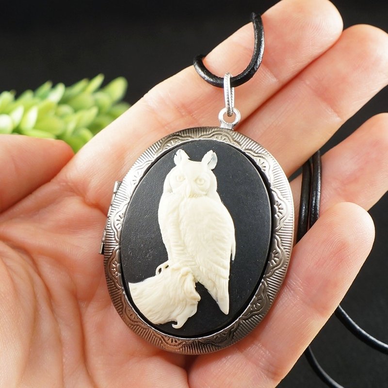Black and White Owl Cameo Oval Photo Locket Keepsake Pendant Necklace Jewelry - 項鍊 - 其他材質 黑色