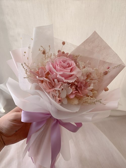 Velvet Baby Pink Immortal Rose Lover Bouquet with Card Bag - Shop esflower  Dried Flowers & Bouquets - Pinkoi