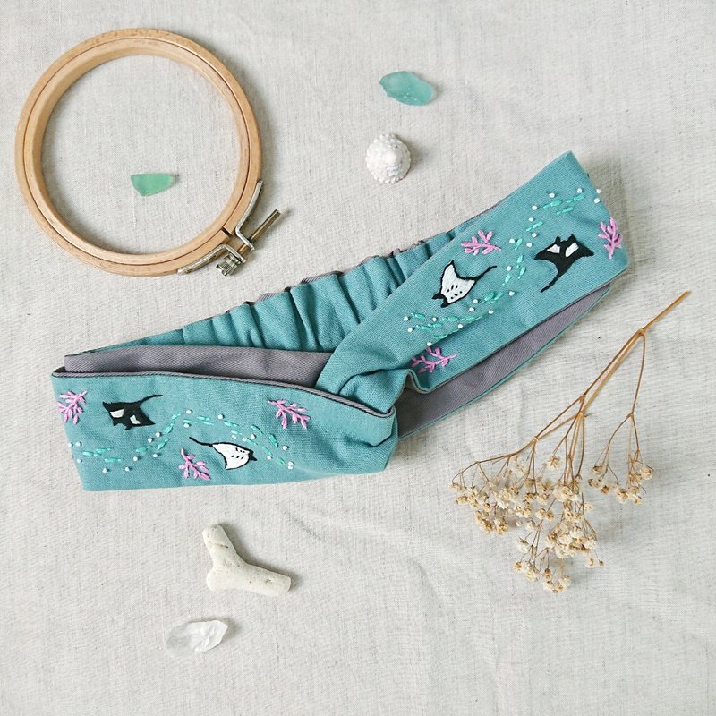 來自海的靈感系列-魟魚遊行雙拼撞色手工刺繡髮帶 - 髮箍/髮帶 - 繡線 多色