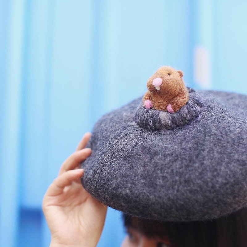 Zoozone series groundhog piercing team handmade needle felt wool beret - หมวก - ขนแกะ สีเทา