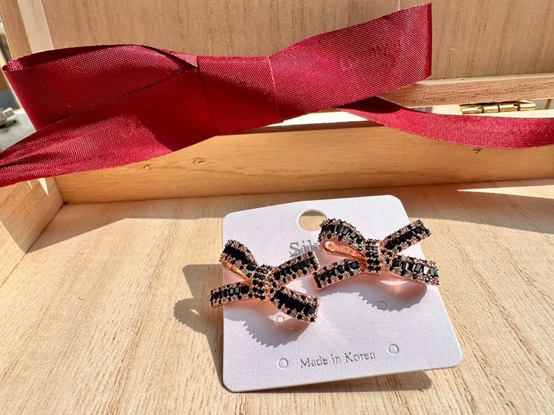 Mysterious Beauty-Full Diamond Model-(Butterfly Black and Rose Gold) Korean Style Pierced Earrings (Made in Korea) - ต่างหู - เครื่องเพชรพลอย 