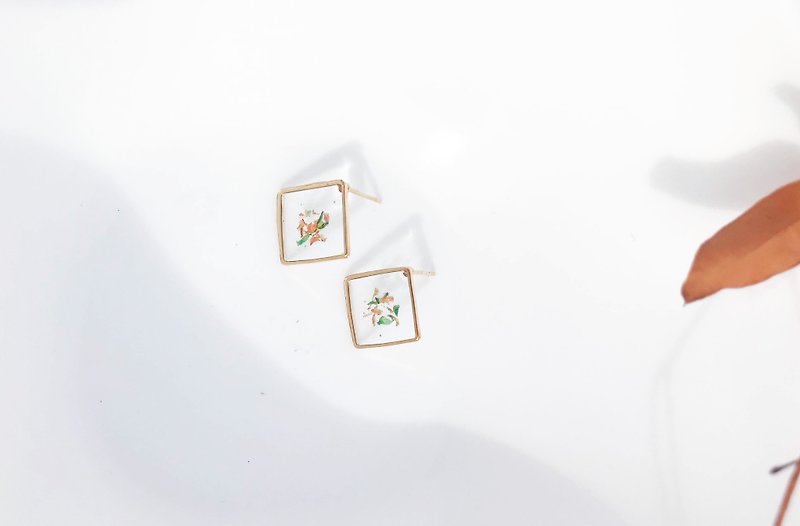 Square Red and Green Floral•Ear Pins and Clip-On Birthday Gifts - Earrings & Clip-ons - Resin Multicolor