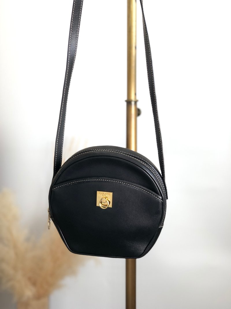 【 日本直送　名牌中古包 】CELINE セリーヌ ショルダーバッグ ブラック ガンチーニ PVCレザー ステッチ ラウンド vintage 8b4h8c - 側背包/斜背包 - 真皮 黑色