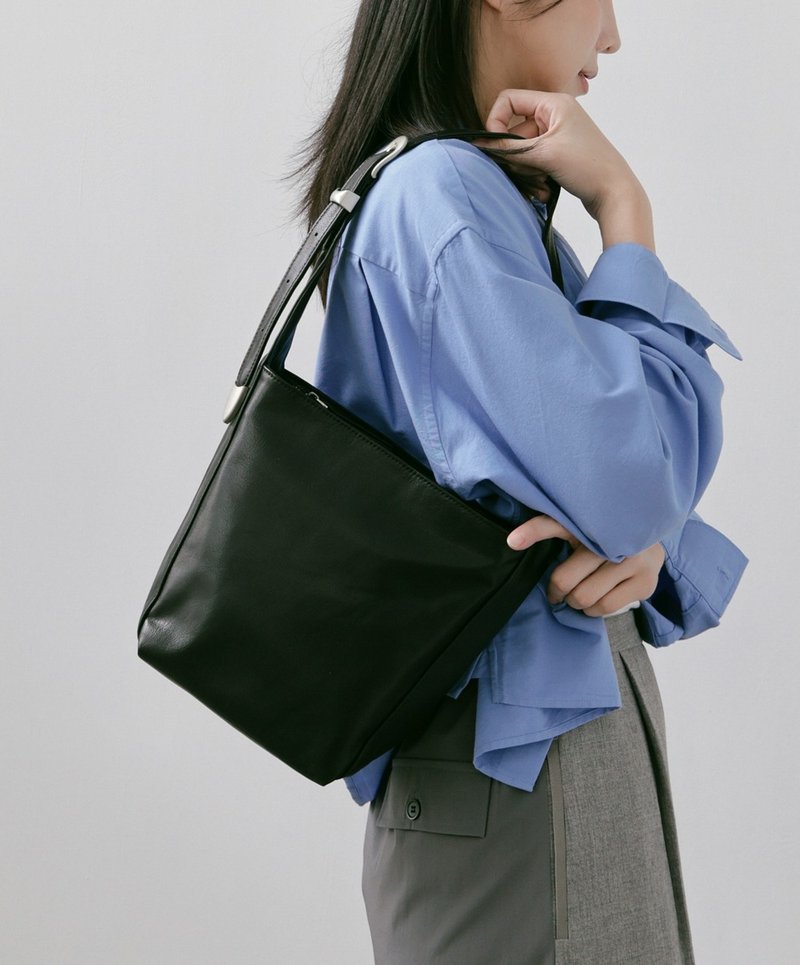 Supportingrole簡約百搭輕量兩用真皮手提肩背腋下托特包 黑 - 側背包/斜背包 - 真皮 黑色