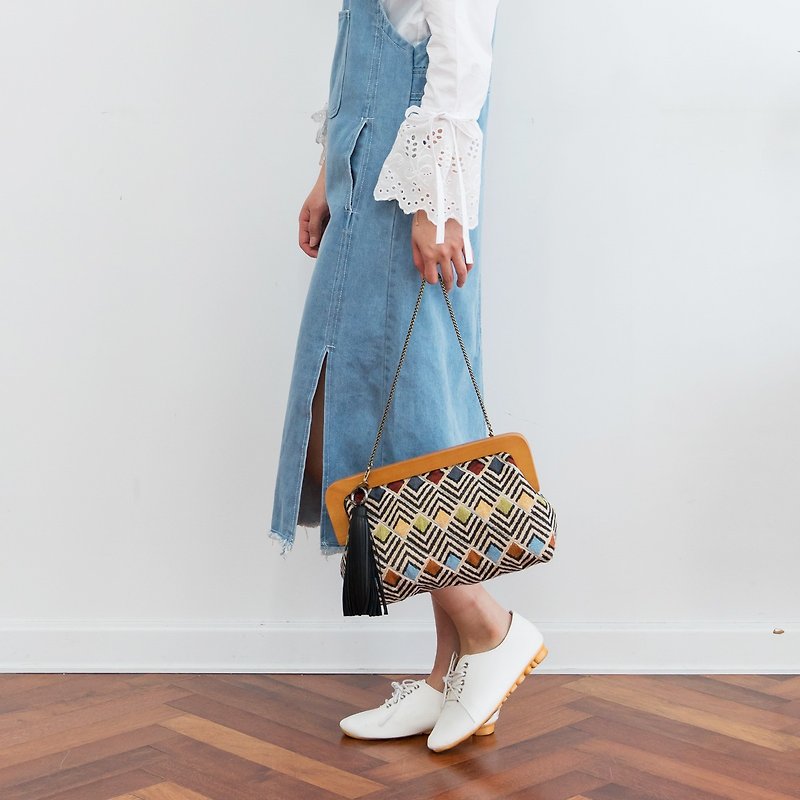 Handmade Wood frame handbag - กระเป๋าถือ - ผ้าฝ้าย/ผ้าลินิน หลากหลายสี