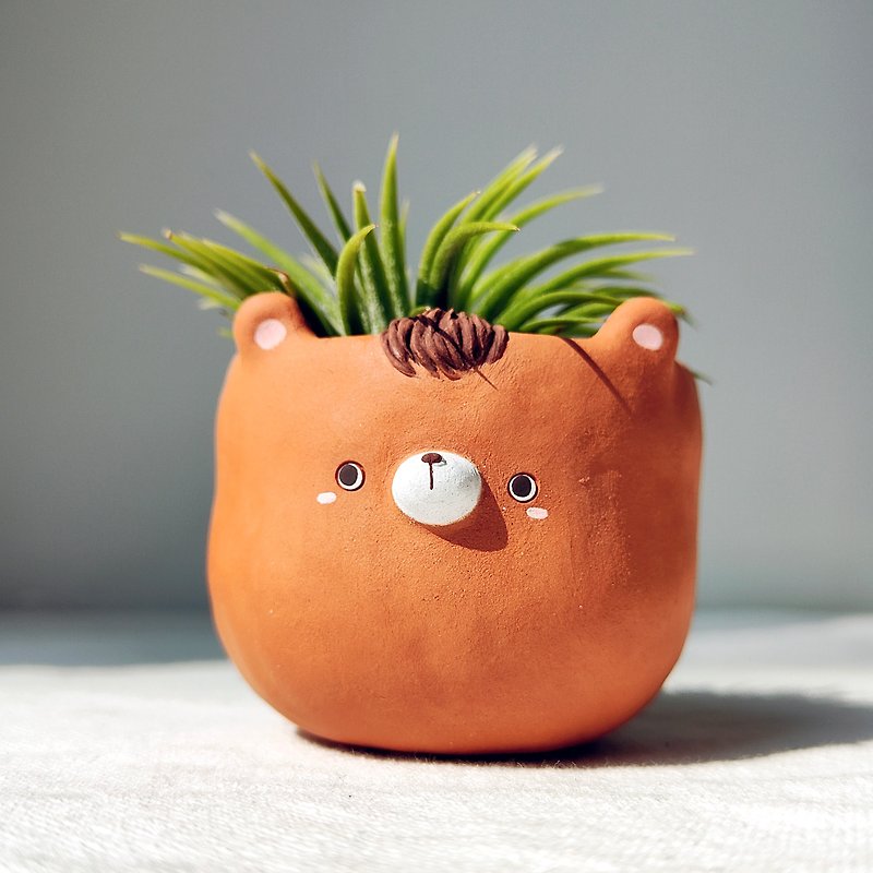 Little Terra Bear planter. Handmade pot with drainage hole. - 花瓶・植木鉢 - 陶器 