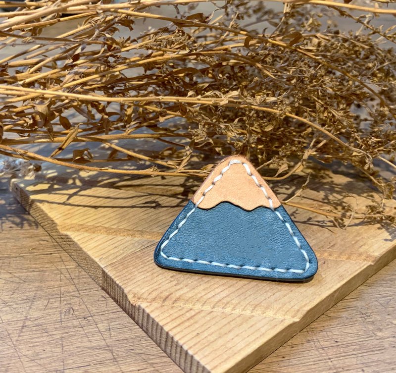 富士山別針 / 缺皮CHAPI 別針 飾品 皮革小物 送女友 情人節禮物 - 徽章/別針 - 真皮 多色