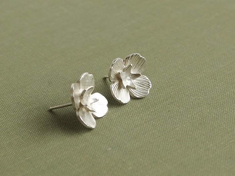 A sterling silver ear / earrings - ต่างหู - โลหะ สีเงิน