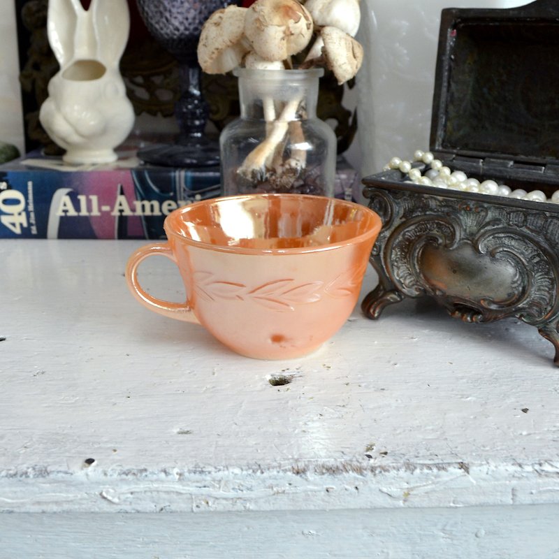 FIRE KING 60s peach orange color reflective glass cup Luster Peach Tea Cup - Teapots & Teacups - Glass Orange