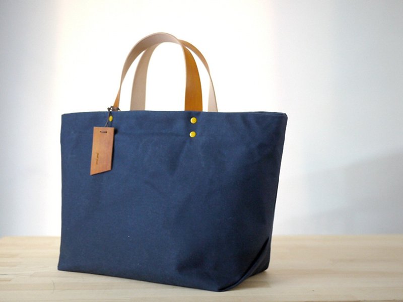 Large wax bag - dark blue paraffin canvas tote bag - กระเป๋าแมสเซนเจอร์ - ผ้าฝ้าย/ผ้าลินิน สีน้ำเงิน