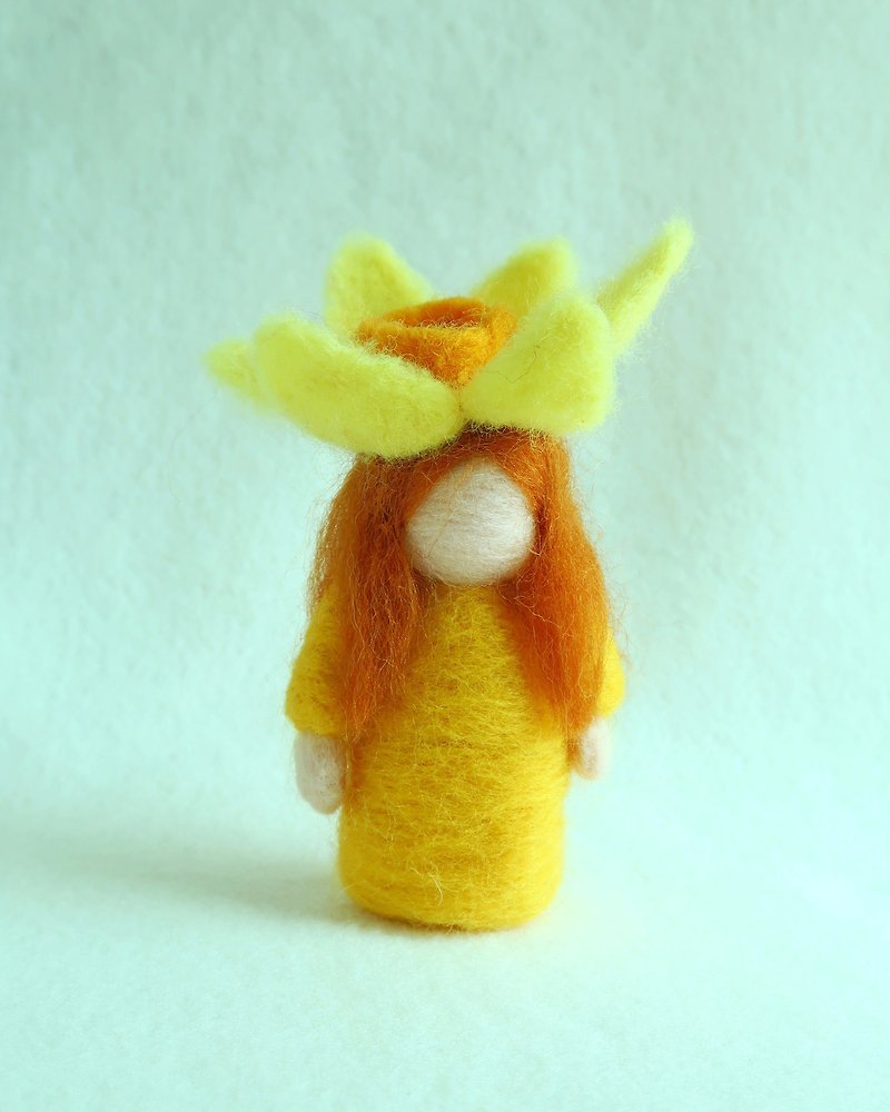 Needle felted Flower Fairy Daffodil doll made of 100% wool - ของวางตกแต่ง - ขนแกะ 