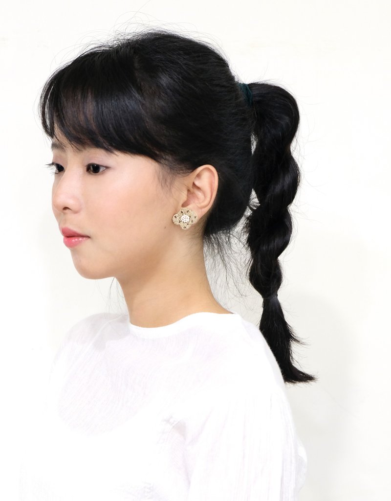 Hana Logo earring 點點刺繡花耳環 手作 耳針/耳夾 - 耳環/耳夾/耳骨夾 - 繡線 