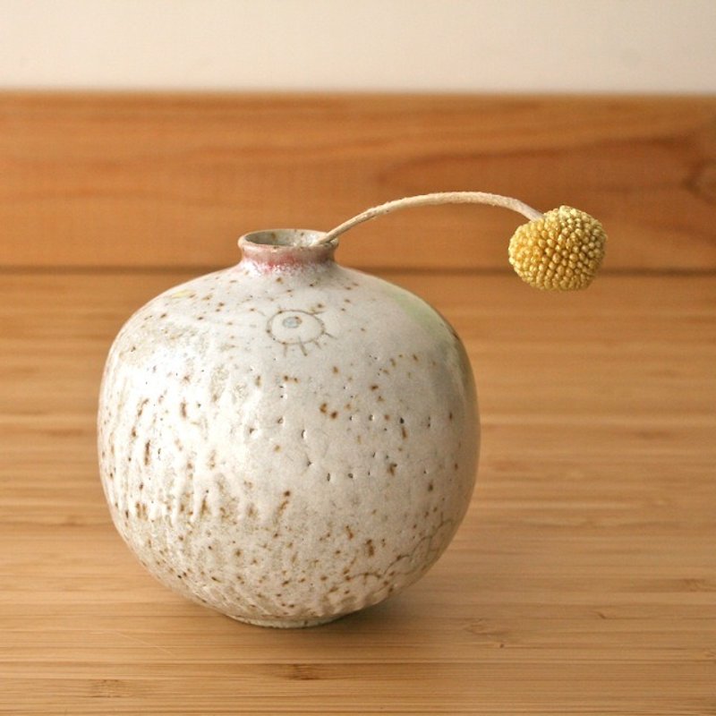 白化粧土 · 粉引黃葉刻紋 陶瓷花器 - 花瓶/花器 - 陶 白色