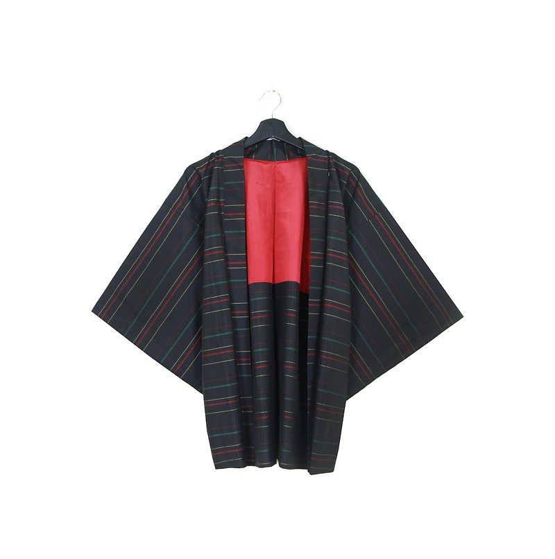 Back to Green :: Japanese kimono feather woven black lines back to vintage kimono (KC-05) - เสื้อแจ็คเก็ต - ผ้าไหม 
