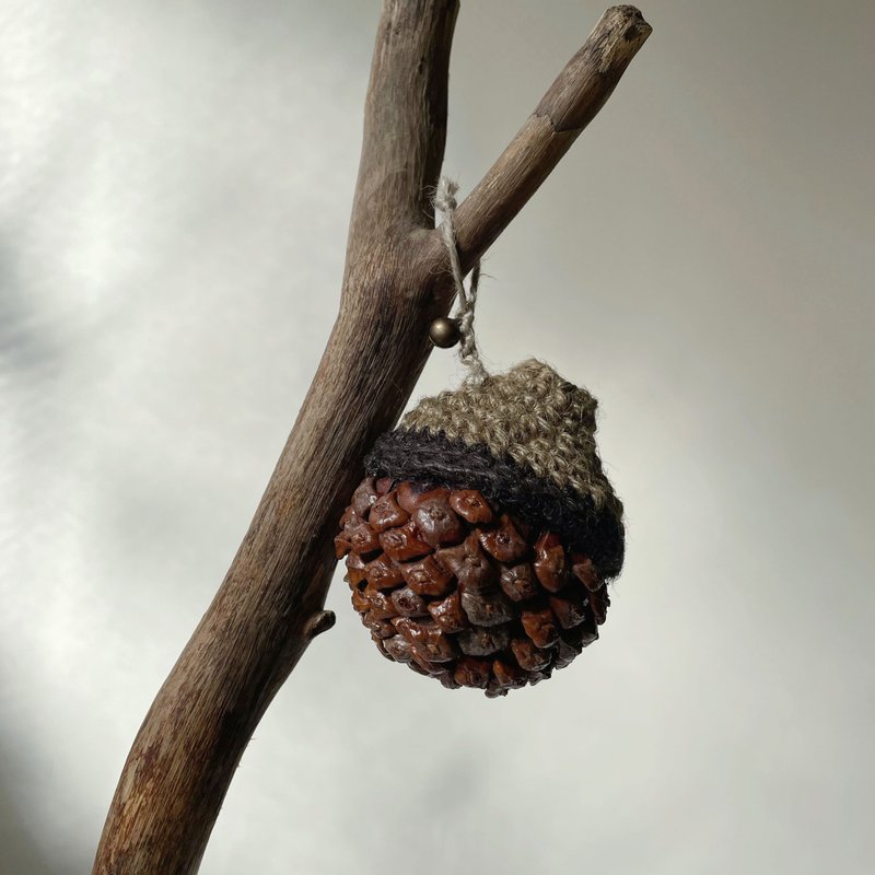 Two-color hanging small fruit woven flower vase/dried flowers/pine cones/with handmade packaging - Pottery & Ceramics - Plants & Flowers Gray