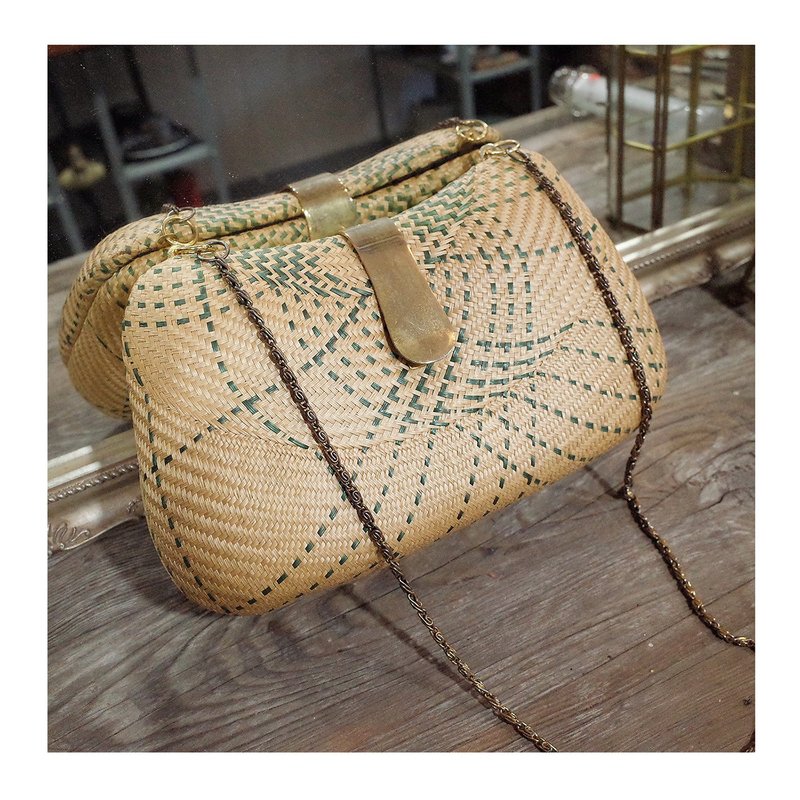 老件.40年以上手工編織老件.細目編織硬殼包.藤編竹編草編.斜背包 - 側背包/斜背包 - 其他金屬 