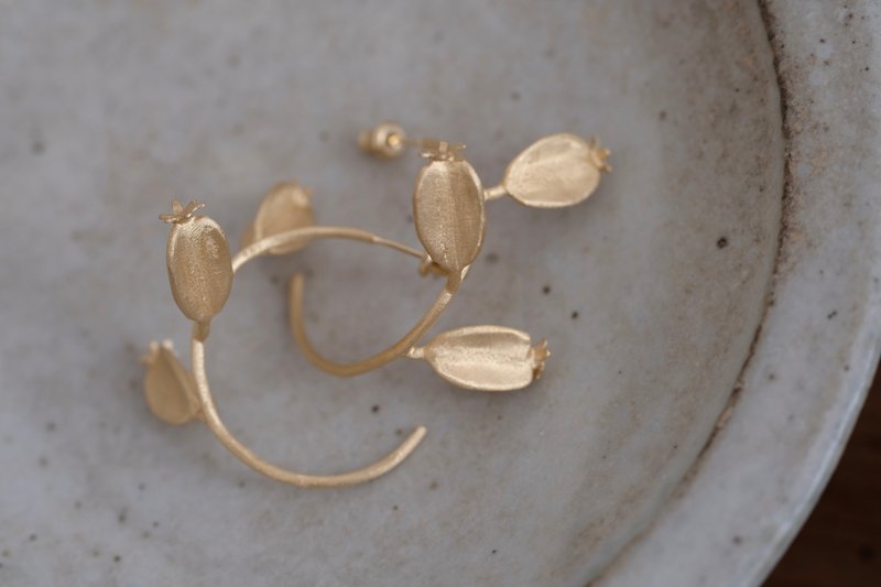 Dioscorea tokoro motif pierced earrings - ต่างหู - โลหะ สีทอง