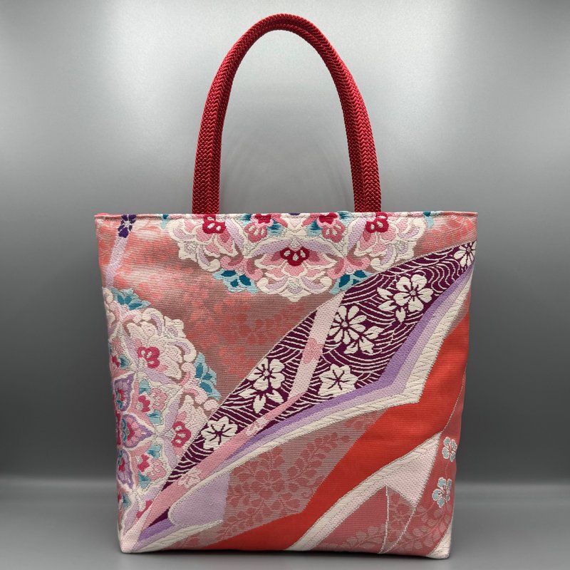 着物 帯 帯締め ハンドメイド トートバッグ リメイク ピンク 唐織 正絹 十二単衣紋様 - 手提包/手提袋 - 絲．絹 粉紅色