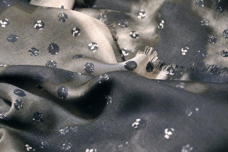 限定版 "アンチテーショ"シルクブレンド大判イタリア手作り - スカーフ - シルク・絹 ブラック