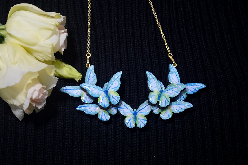 Butterfly kiss blue bright goddess butterfly exaggerated shape necklace hand-painted wooden - สร้อยคอ - ไม้ สีน้ำเงิน