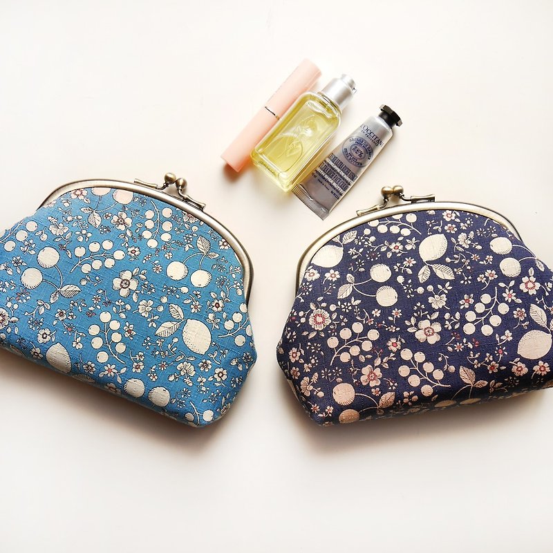 There are fruit cosmetic bags / sundries bag / gold bag [made in Taiwan] - Toiletry Bags & Pouches - Other Metals Blue
