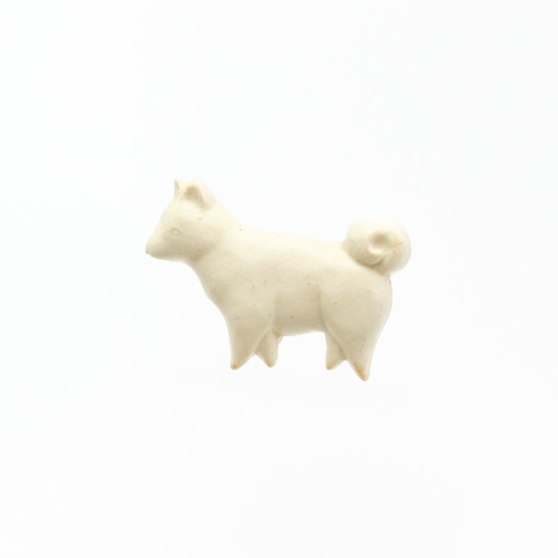 陶器ブローチ　柴犬(生成り) - ブローチ - 陶器 ホワイト