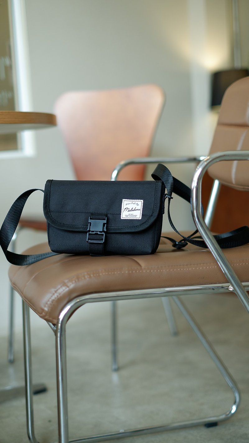 Petite messenger bag / Crossbody Bag - กระเป๋าแมสเซนเจอร์ - ไนลอน สีดำ