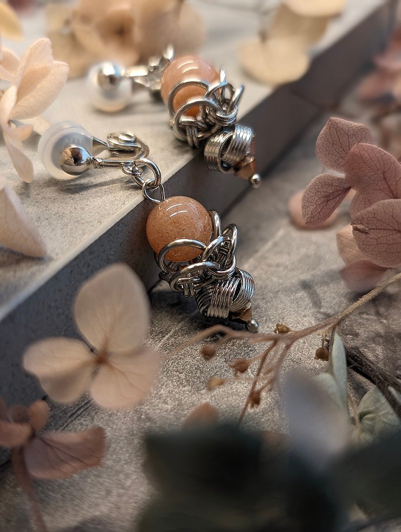 Bouquet Reflection Stone Stainless Steel Earrings - ต่างหู - สแตนเลส สีเงิน