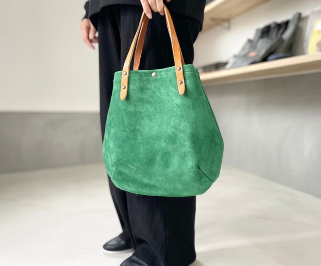 Y-19082615　牛　床ベロア　500ds程度　一頭　1.3mm-1.5mm　4色　4枚 Y-19082615 牛 床ベロア 500ds程度 一頭 1.3mm-1.5mm 4色 4枚