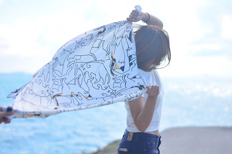 scarf print with calico cat Premium silk satin - 絲巾 - 絲．絹 白色