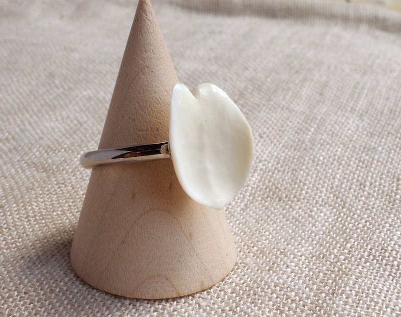 Antler Carving Petal - Ring - General Rings - Eco-Friendly Materials White