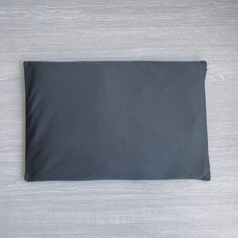 【CHICHI HOME】素色簡約 深灰系 軟式珪藻土腳踏墊 - 地墊/地毯 - 其他材質 灰色