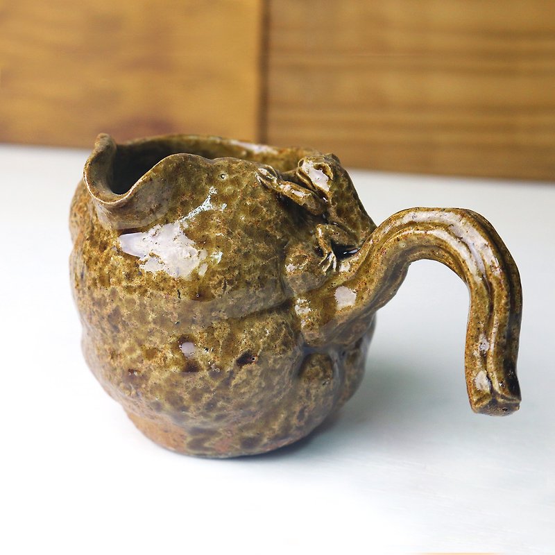 Chinese New Year gift hand-shaped pumpkin image tea sea / hand-made pottery work tea set tea sea