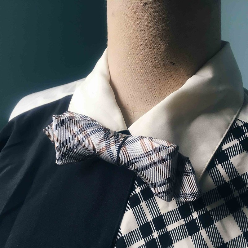 Papa's Bow Tie- 古董布花領帶改製手工領結-格紋紳士-窄版 - 煲呔 - 絲．絹 灰色