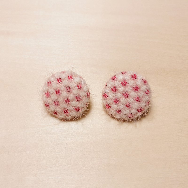 復古毛絨粉紅大丸子耳環 - 耳環/耳夾 - 羊毛 粉紅色