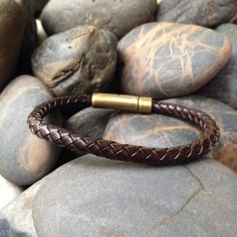 Brown Weave Leather Bracelet - สร้อยข้อมือ - หนังแท้ สีนำ้ตาล