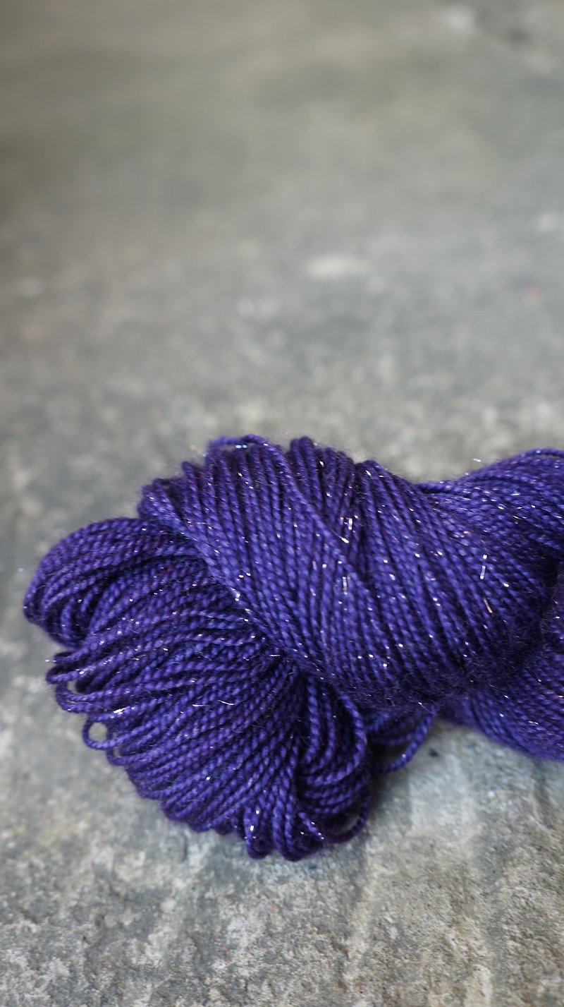 手染線。火花藍紫 - 編織/刺繡/羊毛氈/縫紉 - 羊毛 
